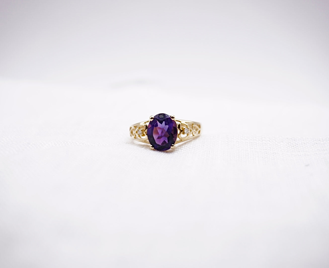 “ Royal Purple “ Vintage Geelgouden ring