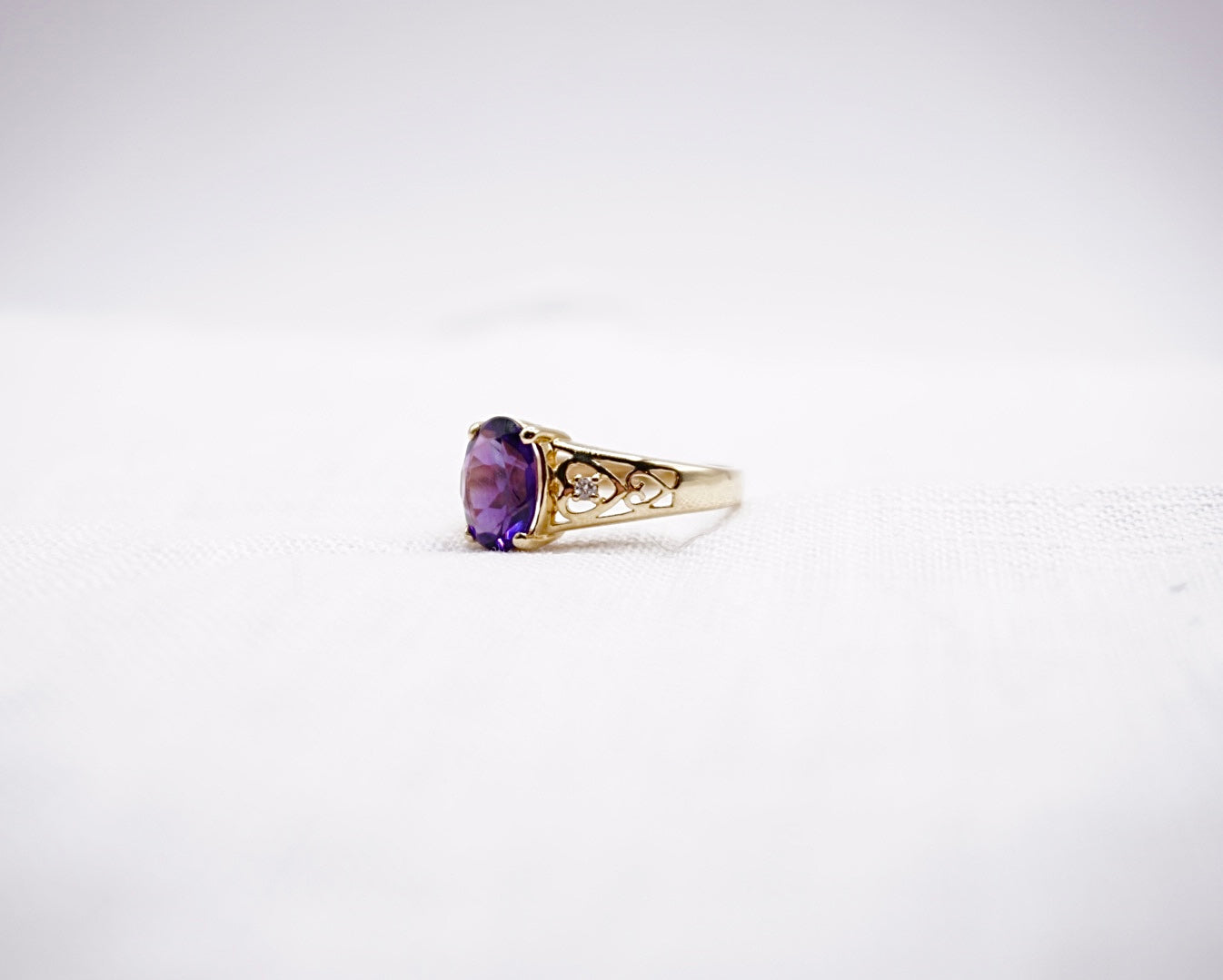 “ Royal Purple “ Vintage Geelgouden ring