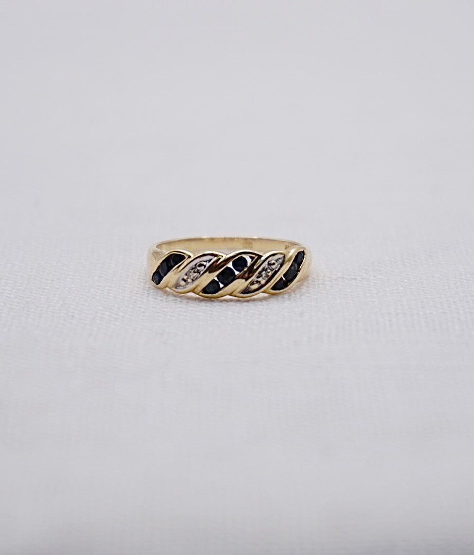 “ Le Croissant “ Vintage Geelgouden ring