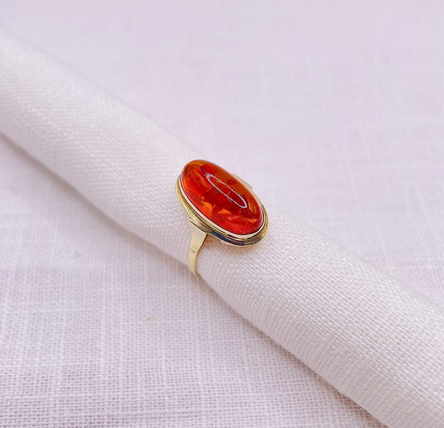 “ Amber “ Vintage geelgouden ring