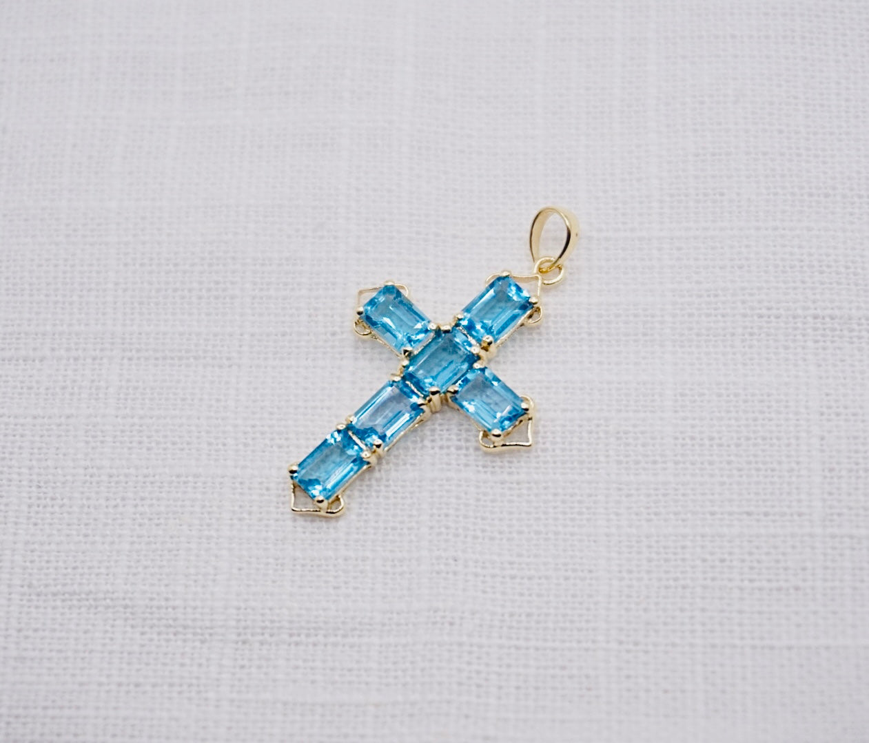 “ Holy Blue “ Vintage gouden hanger in de vorm van een kruis