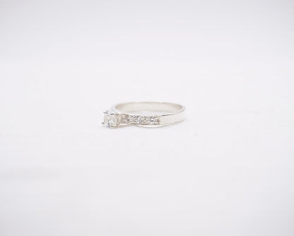 Zilveren ring met zirkonia