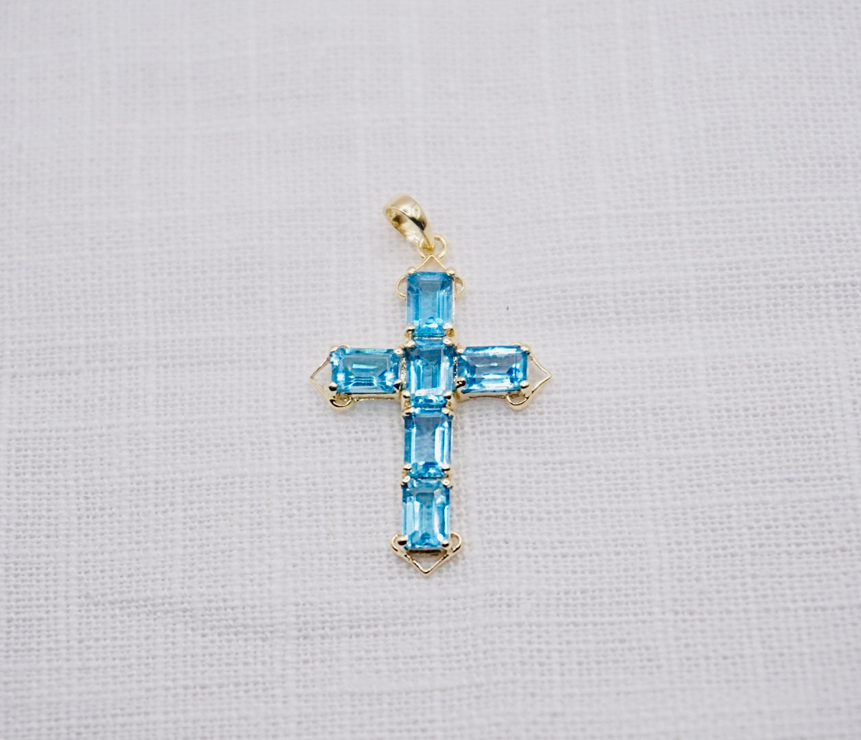 “ Holy Blue “ Vintage gouden hanger in de vorm van een kruis