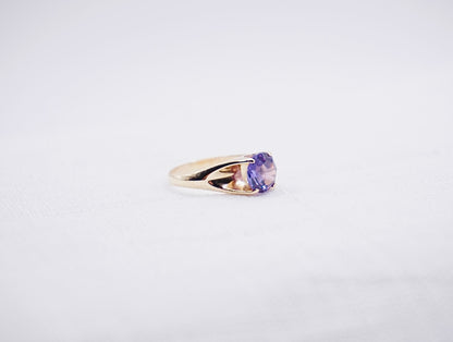 “ Majestic “ Vintage geelgouden ring met Korund