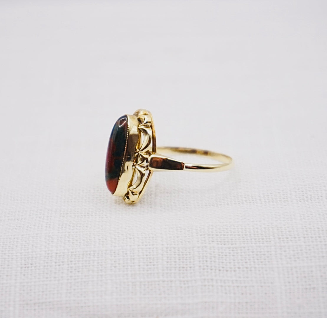 “ Agate “ Vintage Geelgouden ring