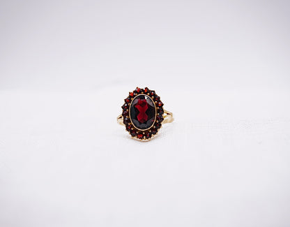 “ Red wine “ Vintage Geelgouden ring