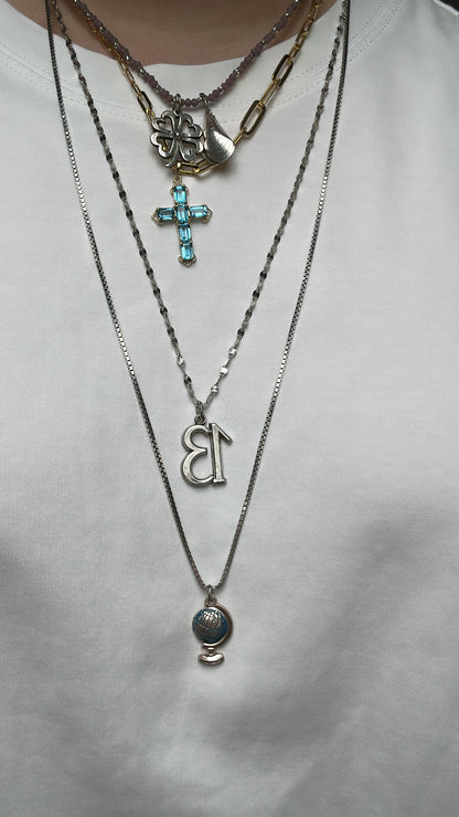 Ketting met kralen en zilveren details paars