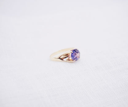 “ Majestic “ Vintage geelgouden ring met Korund