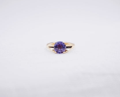 “ Majestic “ Vintage geelgouden ring met Korund