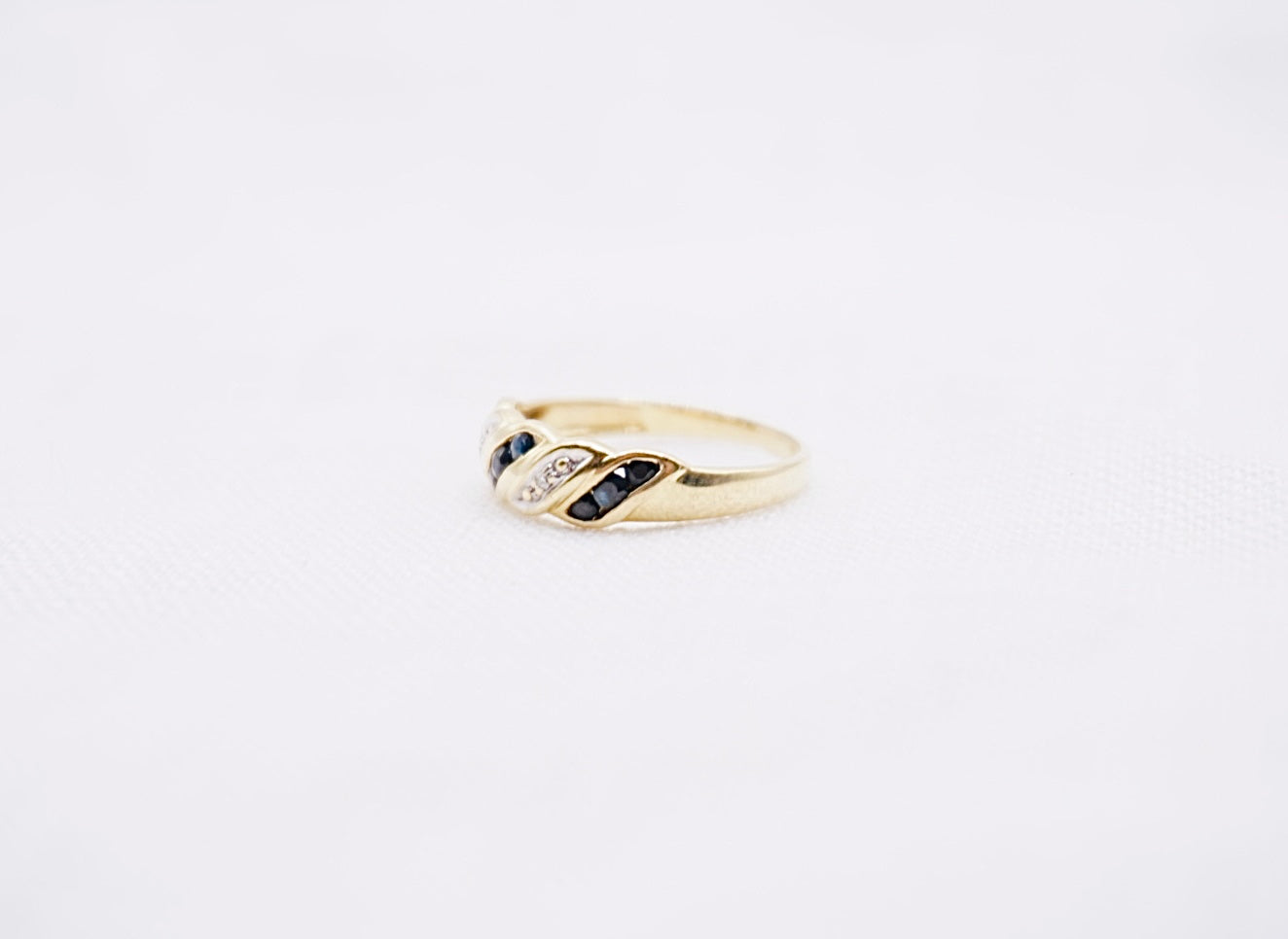 “ Le Croissant “ Vintage Geelgouden ring