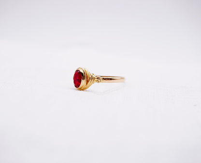 “ Ruby “ Vintage Geelgouden ring