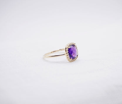 “ Purple Disco “ vintage Geelgouden ring met zirkonia en paarse steen