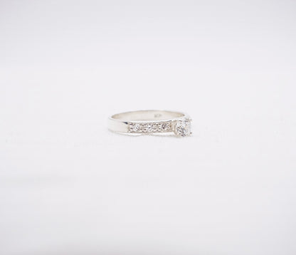 Zilveren ring met zirkonia