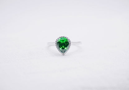 Zilveren ring met witte en groene zirkonia