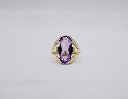 “ Amazing Amethyst “ Vintage Geelgouden ring