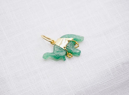 Vintage geelgouden hanger bezet met Jade in de vorm van een Olifant
